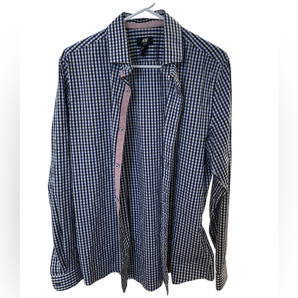 Men’s H&M slim fit button down. Size M. Like new. Navy and white.